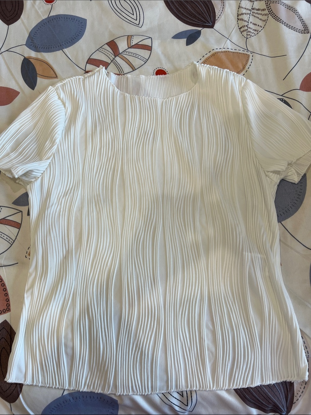 Women’s White Pleated Short-Sleeve Top